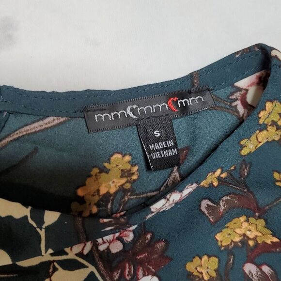 Floral Bell Sleeve Blouse - Picture 3 of 7